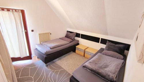 Vieja Casita de huespedes con Escaleras - Foto 4