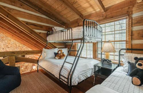 Modern Cabin with Luxury Gym, Firepit + Game Room! - Foto 49