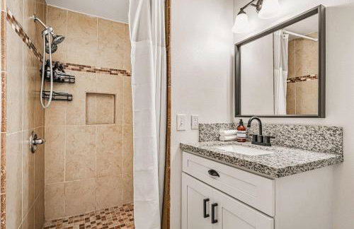 5BR Fun Haven Pool Mini Golf Movie Game room - Foto 36