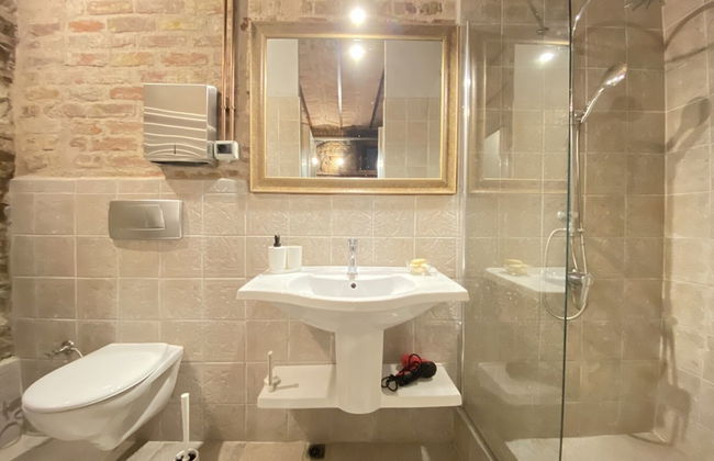 Centrally Located Historical Flat in Beyoglu - Foto 8