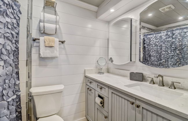 Beach Condo Miles-long Views Sand and Sea, Access to Private Fishing Pier by RedAwning - Foto 14