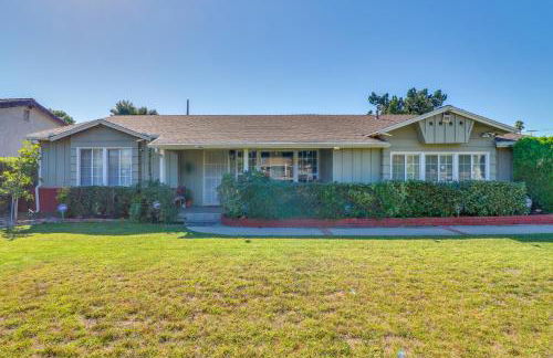 North Hills Home with Outdoor Entertaining Space - Foto 29