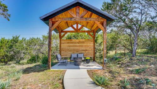 Recently Built Cabin with Pavilion in Granbury! - Foto 3