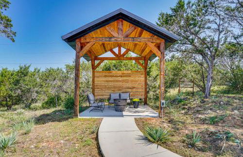 Recently Built Cabin with Pavilion in Granbury! - Foto 3