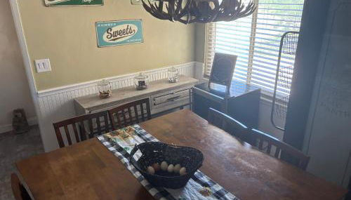 Peaceful & Cozy 3 bedroom Ranch-Home w/Fireplace - Foto 2