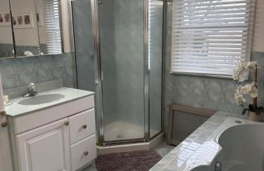 Spacious Family Friendly Backyard Retreat - Photo 2