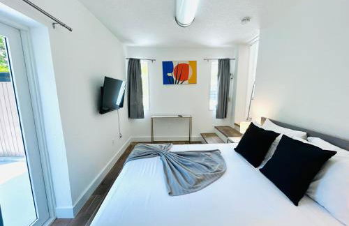 Heated Pool Tropical House with Summer Kitchen 3BR- Oasis in Miami! - Foto 26