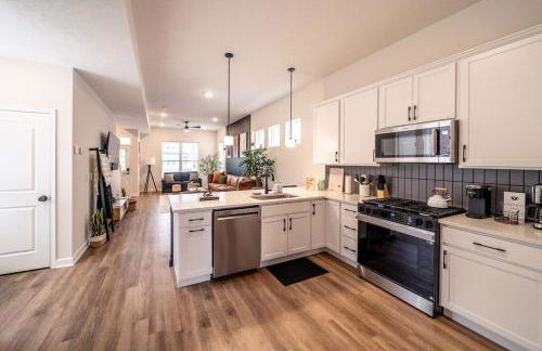 Arcade Game Room! Luxury New 3BR CLE Clinic UnivCircle Little Italy - Foto 12