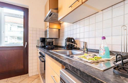 FeWocation Bremerhaven - Bright 1BR Apt with Balcony and Parking - Photo 3