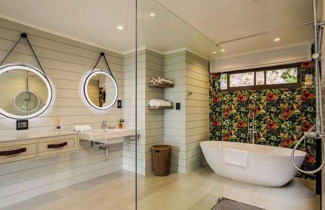 Spacious Apartment With Pool in Camps Bay - Photo 22