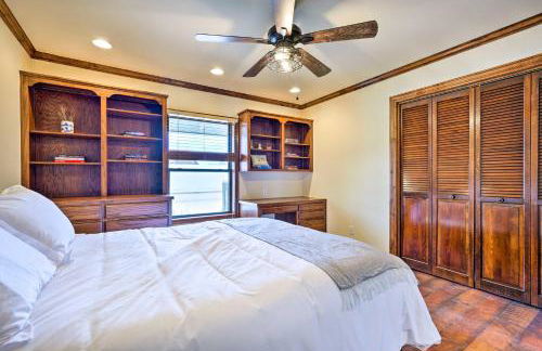 Pool and Putting Green Group Getaway in Glendale! - Foto 25