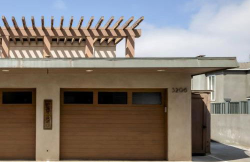 New Listing The Nautilus Manhattan Beachfront Retreat - Foto 2