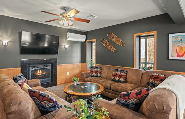 Lake View Chalet by Avantstay Lake Access Deck - Photo 23