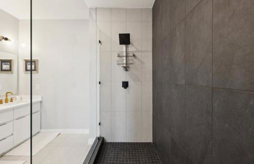 3BR 35BA Rooftop View - Walk to Alamo Dome - Foto 8