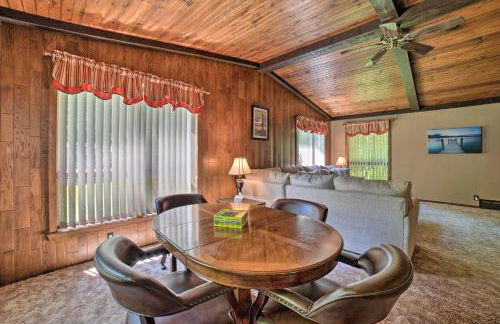 Charming Pymatuning Lake House Near Park and Beach - Photo 6