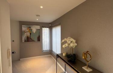 Luxury Villa - Hot Tub - Exclusive Offers - Amar Luxury Stays - Photo 46