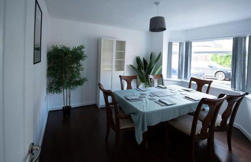 Spacious 3 Bed Home Manchester Airport Free Parking - Foto 14