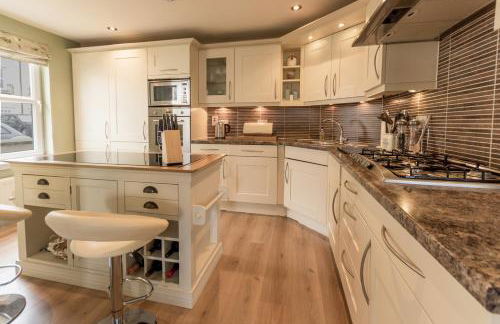 Marina View Apartment - Photo 2