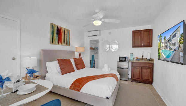 Waves on Desoto Lovely Studio 2 - Photo 4, Room