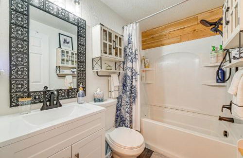 Sterling Home with Patio, BBQ Grill and Fire Pit! - Foto 14