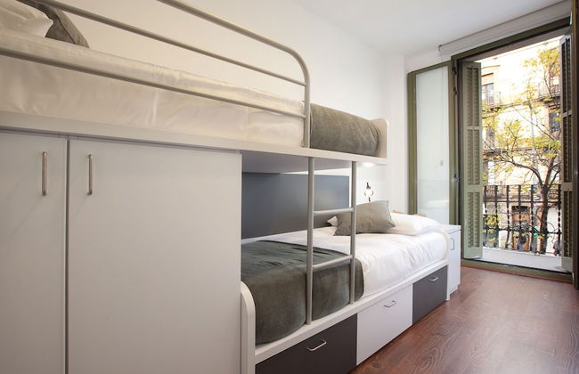 AB Montjuic - Photo 5