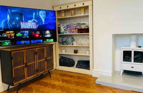 Gorwel is an Art Deco 1930s villa with sea views - Foto 25