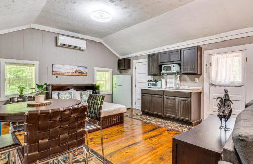 Hot Tub and Deck Cabin Hideaway in Brown County - Foto 9