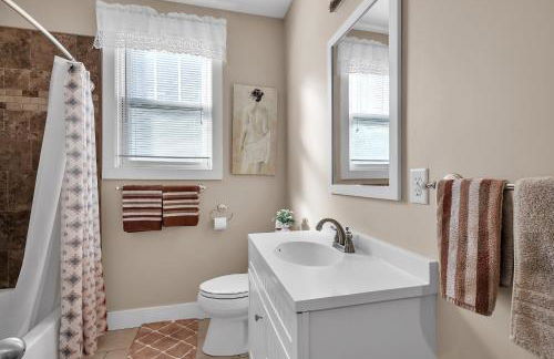 The Cozy Nest Near Wilder Park home - Foto 23