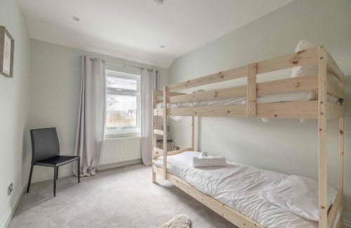 FAMILY FRIENDLY ESCAPE IN ETON, COUNTRYSIDE VIEWS with Hot Tub - By Tempstay - Foto 26