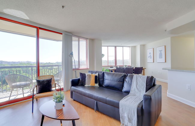 Gorgeous Apt with Rooftop City View - Photo 24