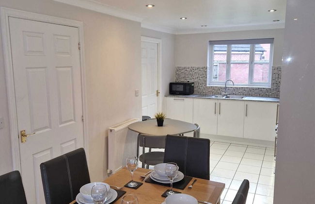 Dog Friendly - 4 Bed House - Sleeps 10 - Pool Table - Foto 4