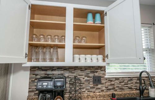 Poolside Paradise Near the Ark - Foto 46