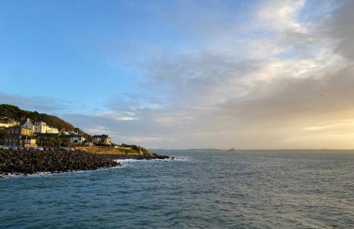 The Old Gallery - Charming Coastal Escape For Two - Photo 12