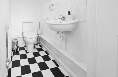 Bright 3BR House Ideal for Families & Groups - Foto 25