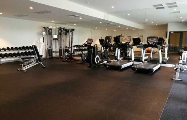 Modern 1 Bedroom in Tranquil Parklands - Photo 14