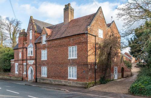 Airfield Manor - Photo 1