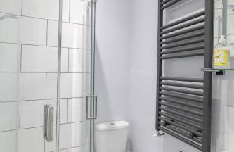 Comfortable Portsmouth home near Southsea beach great for group stays and contractors - Foto 15