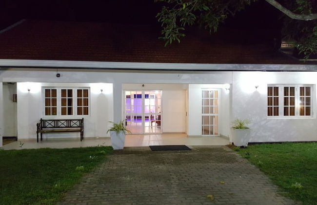 Tripper's Private Villa - Photo 16