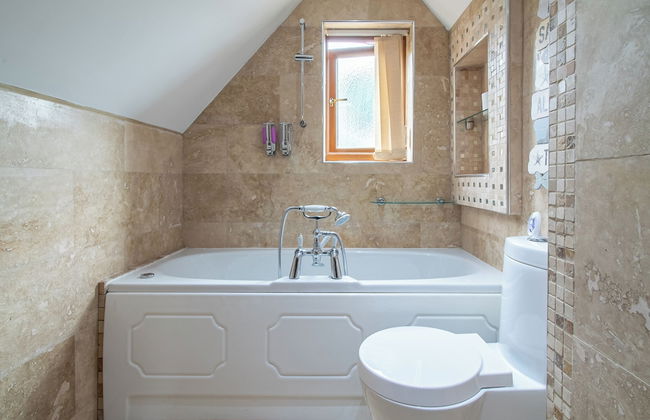 Luxurious Sheffield Villa With Stunning Views - Photo 7