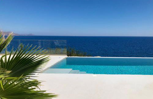 Kuro Beach House - Oceanfront Luxury & 25m pool - Foto 40