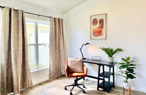 Amazing Pool Spacious 3BR House near Disney - Photo 7