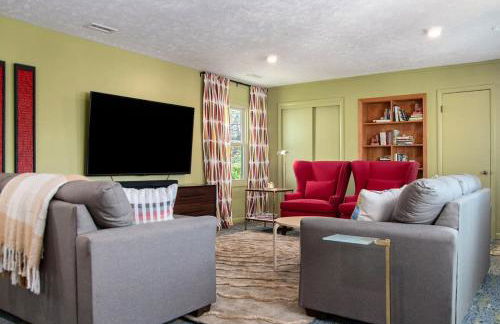 Bright & Stylish 4BR Spot - Close to Downtown Fun - Foto 7