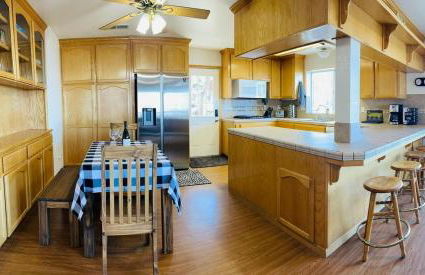 Shaver Lake, 4 BDR HOT TUB Misty Mountain Retreat - Photo 7