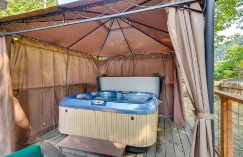 Historic Mapleton Cottage with River Views and Hot Tub - Foto 18