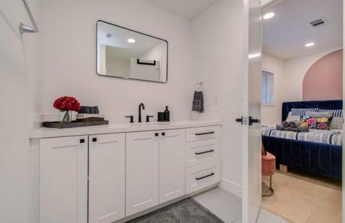 Spring Branch Paradise 4-BD Backyard Pool Oasis - Foto 23