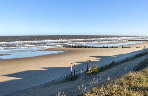 Bacton Beach House - Photo 16
