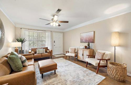 with Arcade and Covered Patio Sleep 9 in this 4 Bedroom 2 Bath Home 5 star host Deer Park TX - Foto 7