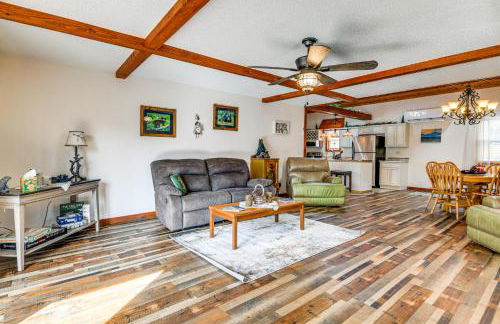 Riverfront Peru Cabin about 2 Mi to Lake Champlain! - Foto 5