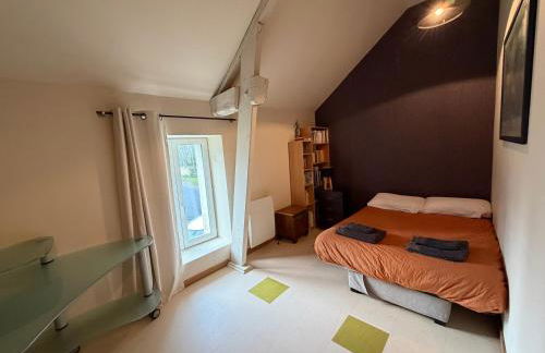 Maison renovee en pierres séjour spacieux avec jardin et terrasse aménagée près Omaha beach & Bayeux à 5mn de la mer tous commerces - Foto 46