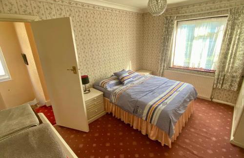 Barking London House sleeps 12 - parking - train tube - airport - Foto 6